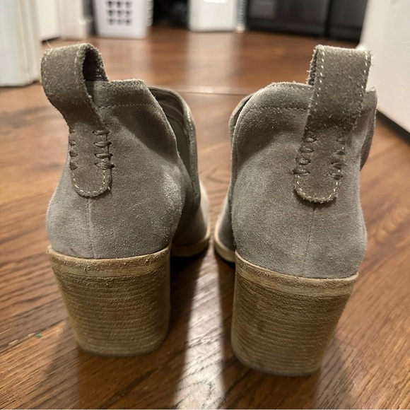 Jeffrey Campbell Rosalee Taupe Angled Stacked Heel Bootie Size 9 EUC - Picture 8 of 11